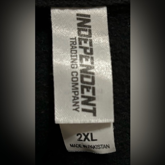 2XL Black Hoodie from Snow Daze Tour - Picture 2 of 4